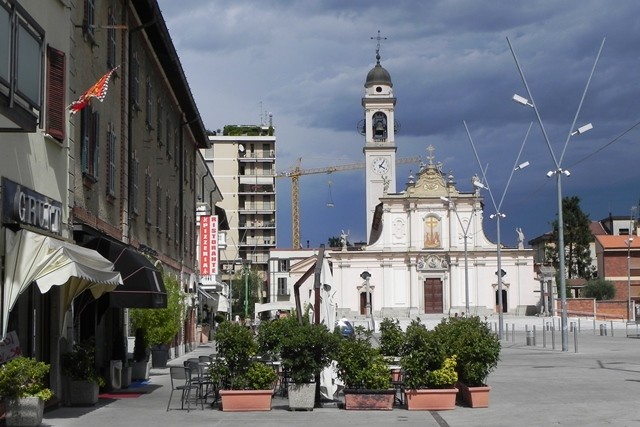 Cinisello_Balsamo_piazza_Gramsci
